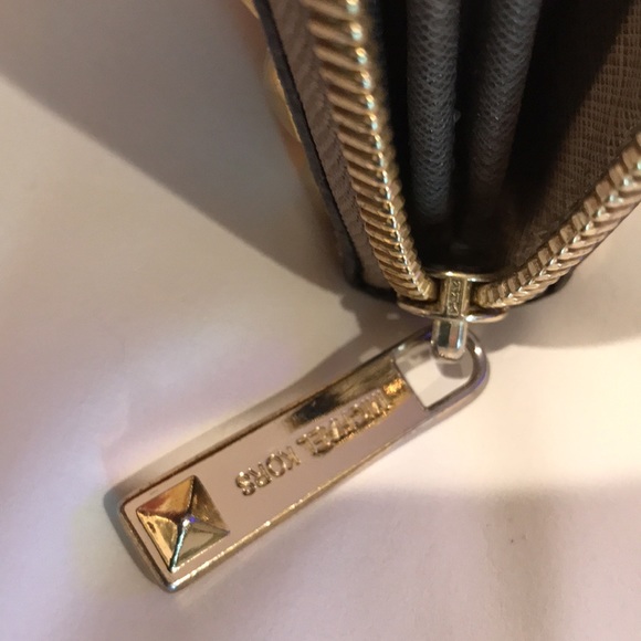 Michael Kors wallets. Large and small. - Picture 10 of 10